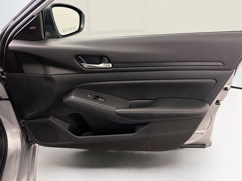 Used 2024 Nissan Altima 2.5 SV image 32