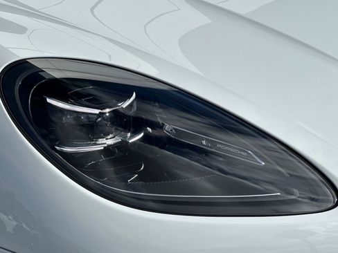 Used 2025 Porsche Macan image 37