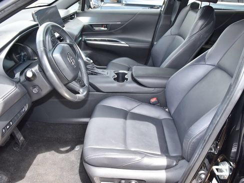Used 2023 Toyota Venza XLE AWD/4WD image 12