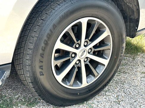 Used 2021 Ford Expedition XLT RWD image 3