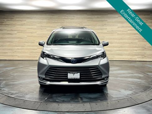Used 2024 Toyota Sienna XLE w/ XLE Plus Package AWD/4WD image 9