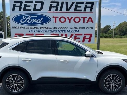 New 2025 Ford Escape SE w/ Class II Trailer Tow Package image 1