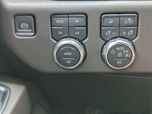 Used 2022 GMC Sierra 1500 SLT w/ SLT Convenience Package AWD/4WD image 23