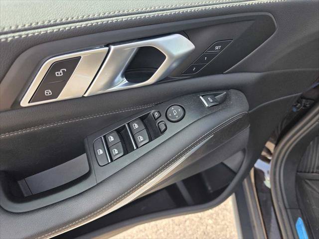 Used 2023 BMW X5 xDrive40i AWD/4WD image 23