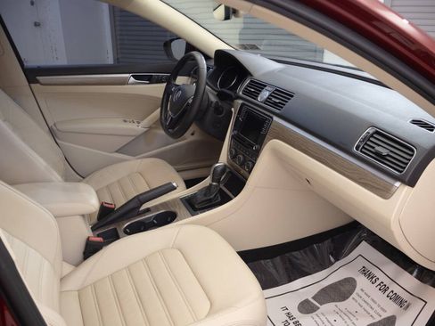 Used 2016 Volkswagen Passat 1.8T SEL Premium FWD image 16