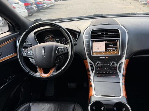 Used 2018 Lincoln MKX Select w/ Select Plus Package AWD/4WD image 16