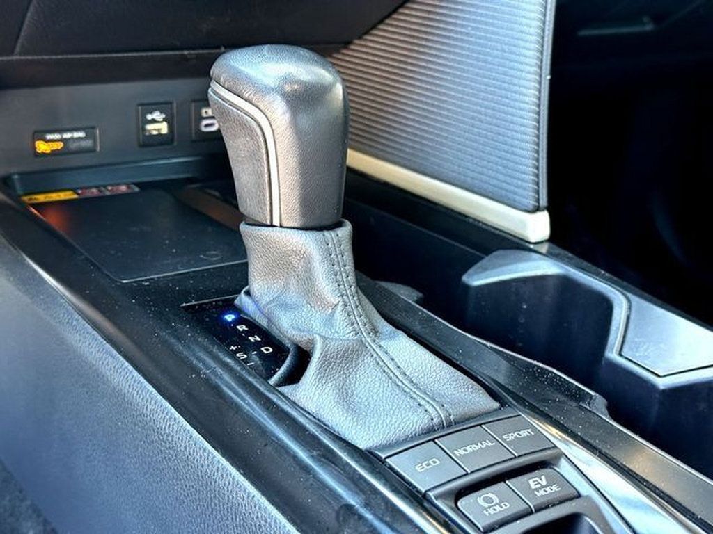 Used 2025 Toyota Camry SE FWD image 17