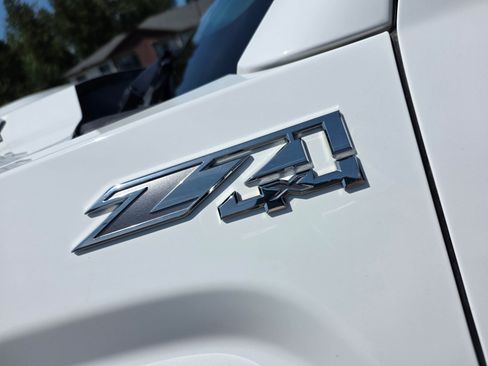 Used 2019 GMC Sierra 2500 SLT w/ Duramax Plus Package AWD/4WD image 9