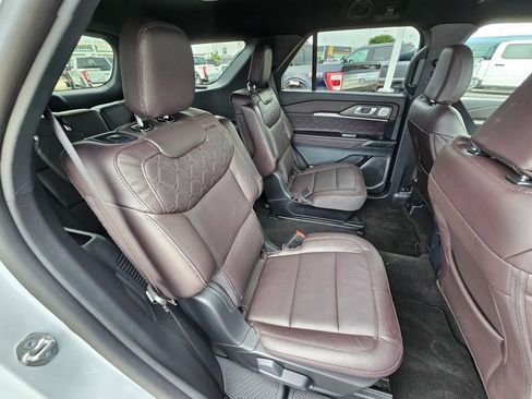 Used 2026 Ford Explorer Platinum w/ LUX Leather Package AWD/4WD image 32