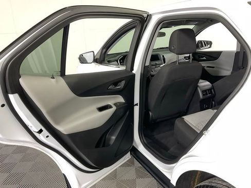 Used 2023 Chevrolet Equinox LT image 32