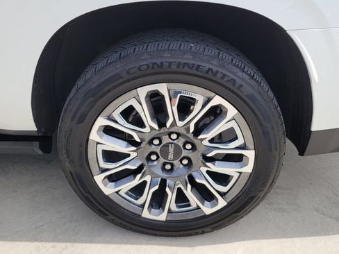 Used 2023 GMC Yukon XL Denali Ultimate AWD/4WD image 17
