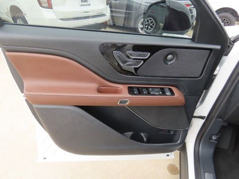 Used 2026 Lincoln Aviator Reserve w/ Jet Appearance Package RWD image 24