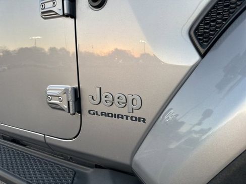 Used 2020 Jeep Gladiator Overland image 47