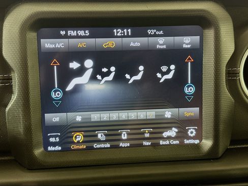Used 2023 Jeep Wrangler Unlimited Sahara AWD/4WD image 23