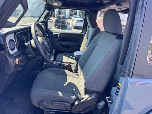 Used 2025 Jeep Wrangler Sport AWD/4WD image 18