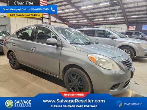 Used 2014 Nissan Versa SV image 5