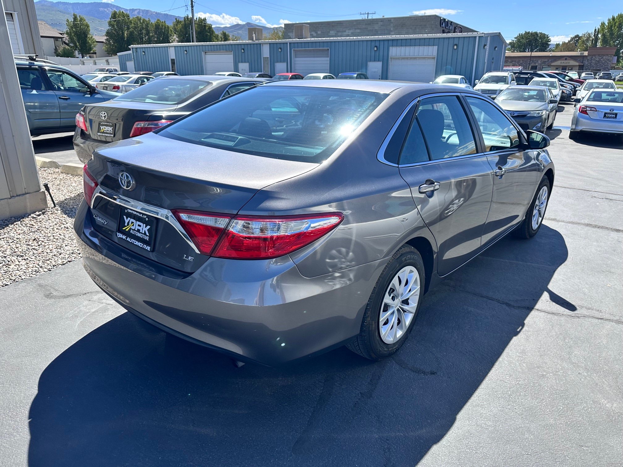 Used 2017 Toyota Camry LE FWD image 3