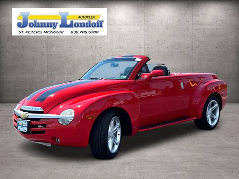 Used 2006 Chevrolet SSR w/ Preferred Equipment Group RWD image 4