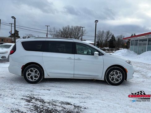 Used 2021 Chrysler Pacifica Limited image 7