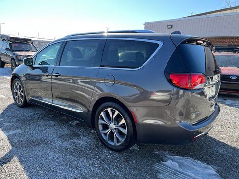 Used 2017 Chrysler Pacifica Limited w/ UConnect Theater Package image 9