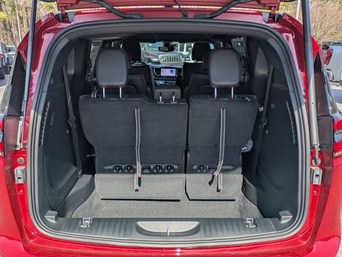 New 2026 Chrysler Pacifica Select image 24