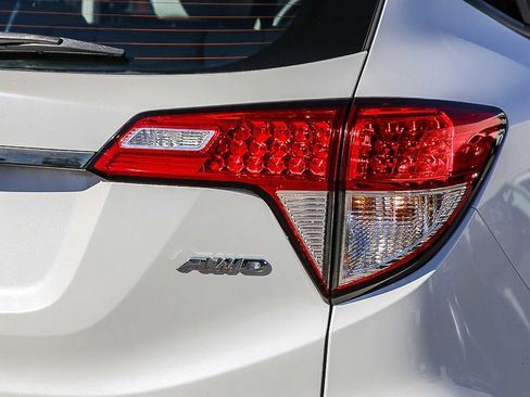 Used 2022 Honda HR-V LX image 9