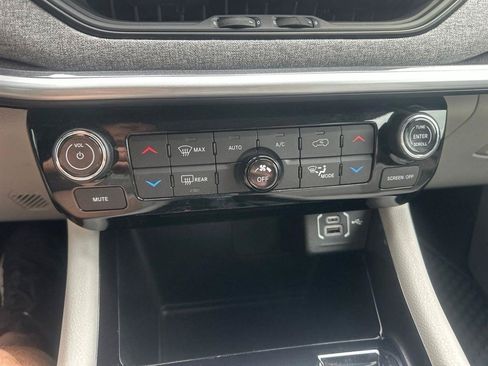 Used 2022 Jeep Compass Latitude w/ Convenience Group FWD image 28