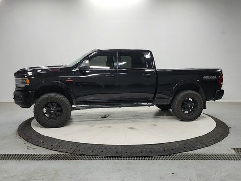Used 2019 RAM 2500 Laramie w/ Black Appearance Package AWD/4WD image 4