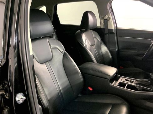 Certified 2024 Kia Sorento S image 7