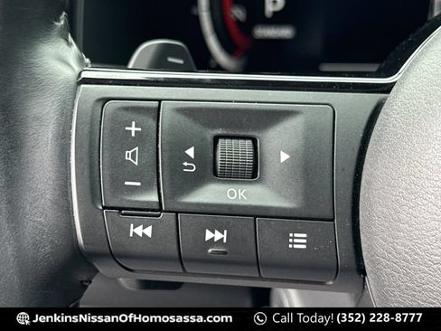 Used 2023 Nissan Pathfinder Platinum w/ Black Appearance Package FWD image 43