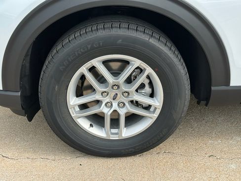 New 2026 Ford Explorer Active AWD/4WD image 3