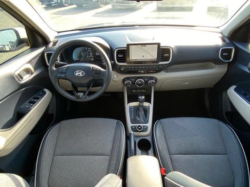 Used 2025 Hyundai Venue Limited FWD image 22