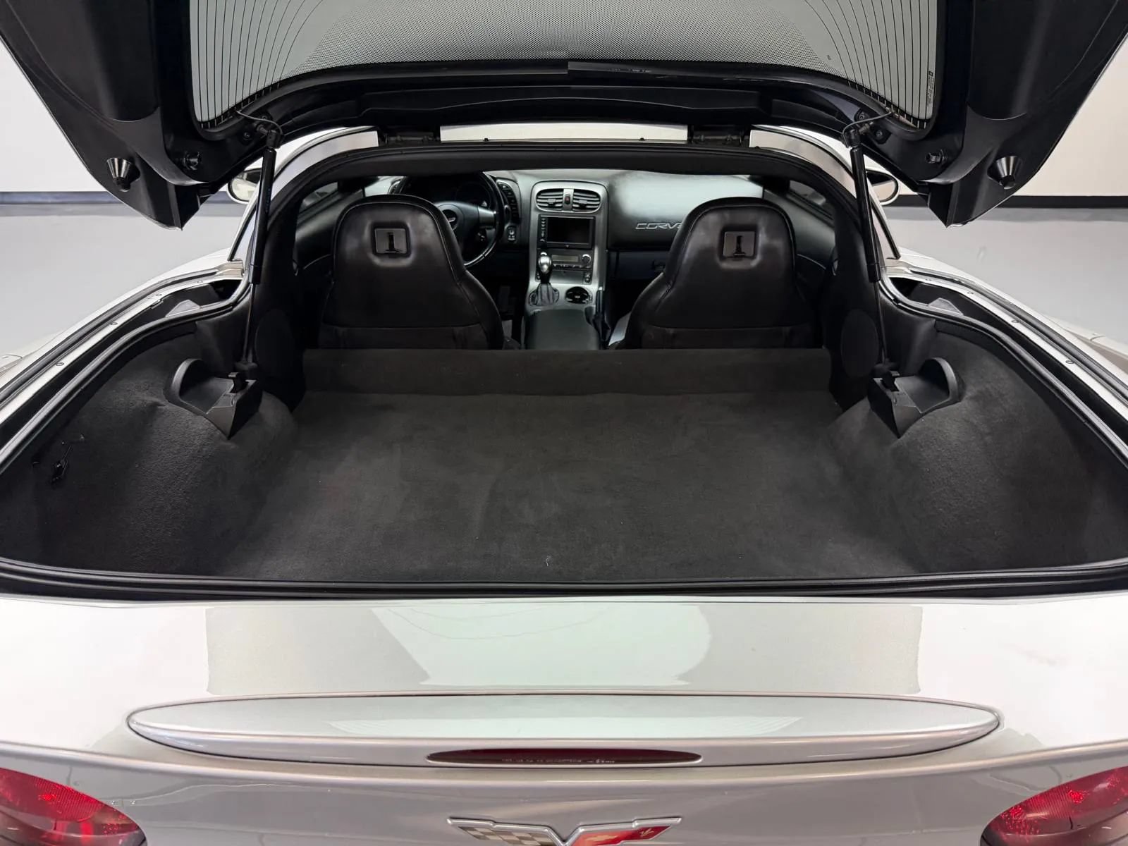 Used 2006 Chevrolet Corvette Coupe w/ Preferred Equipment Group RWD image 15