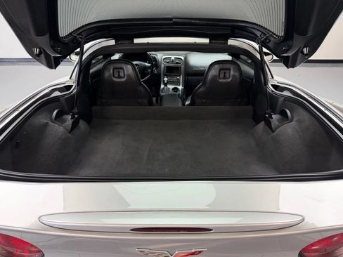 Used 2006 Chevrolet Corvette Coupe w/ Preferred Equipment Group RWD image 15