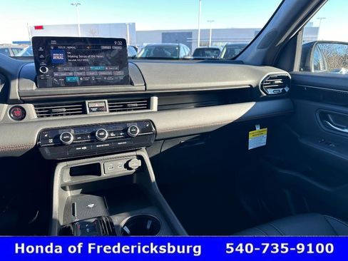 Certified 2025 Honda Pilot TrailSport image 23