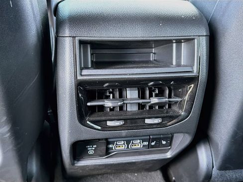 Used 2024 Jeep Grand Cherokee Limited AWD/4WD image 37