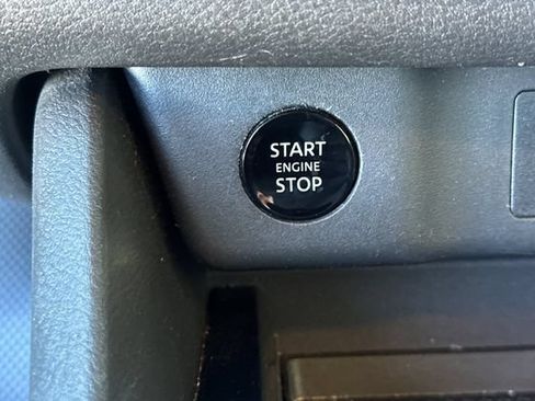 Used 2024 Nissan Rogue S FWD image 27