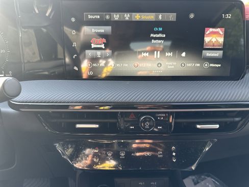 New 2025 Nissan Kicks SR image 28