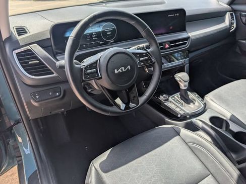 Used 2025 Kia Seltos EX FWD image 14