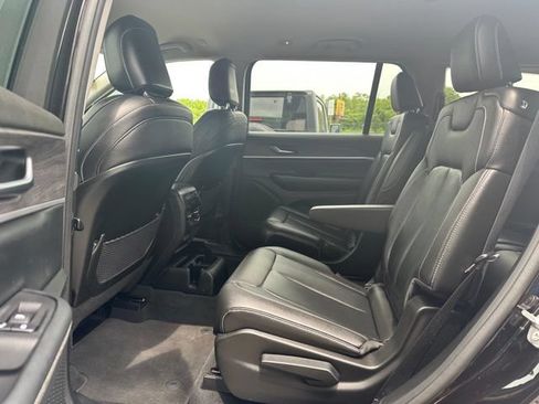 Used 2023 Jeep Grand Cherokee L Limited AWD/4WD image 13