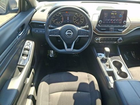 Used 2023 Nissan Altima 2.5 SV FWD image 13