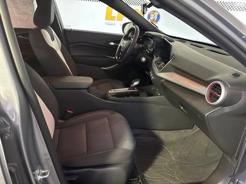 Used 2025 Chevrolet Trax RS w/ Driver Confidence Package FWD image 14