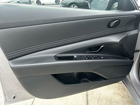 Certified 2025 Hyundai Elantra SEL image 39