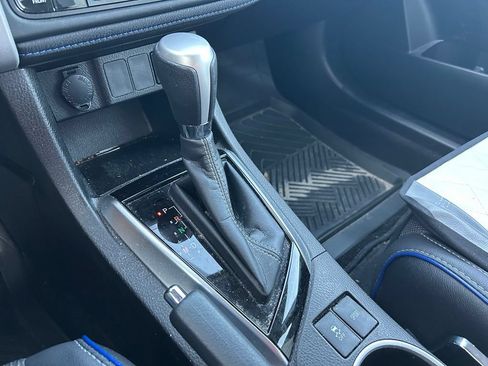 Used 2018 Toyota Corolla SE w/ SE Premium Package FWD image 28