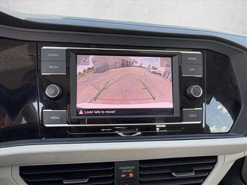 Used 2023 Volkswagen Jetta SE FWD image 19
