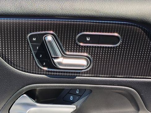 Used 2021 Mercedes-Benz GLB 250 4MATIC image 10