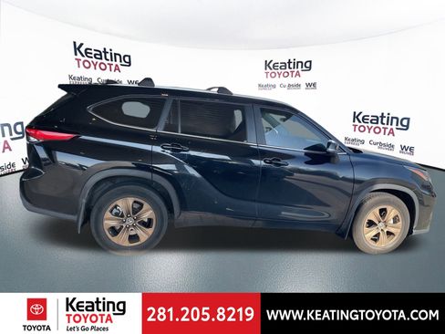 Certified 2023 Toyota Highlander Bronze Edition image 3