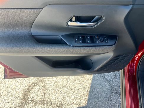 Certified 2025 Nissan Kicks SV AWD/4WD image 12