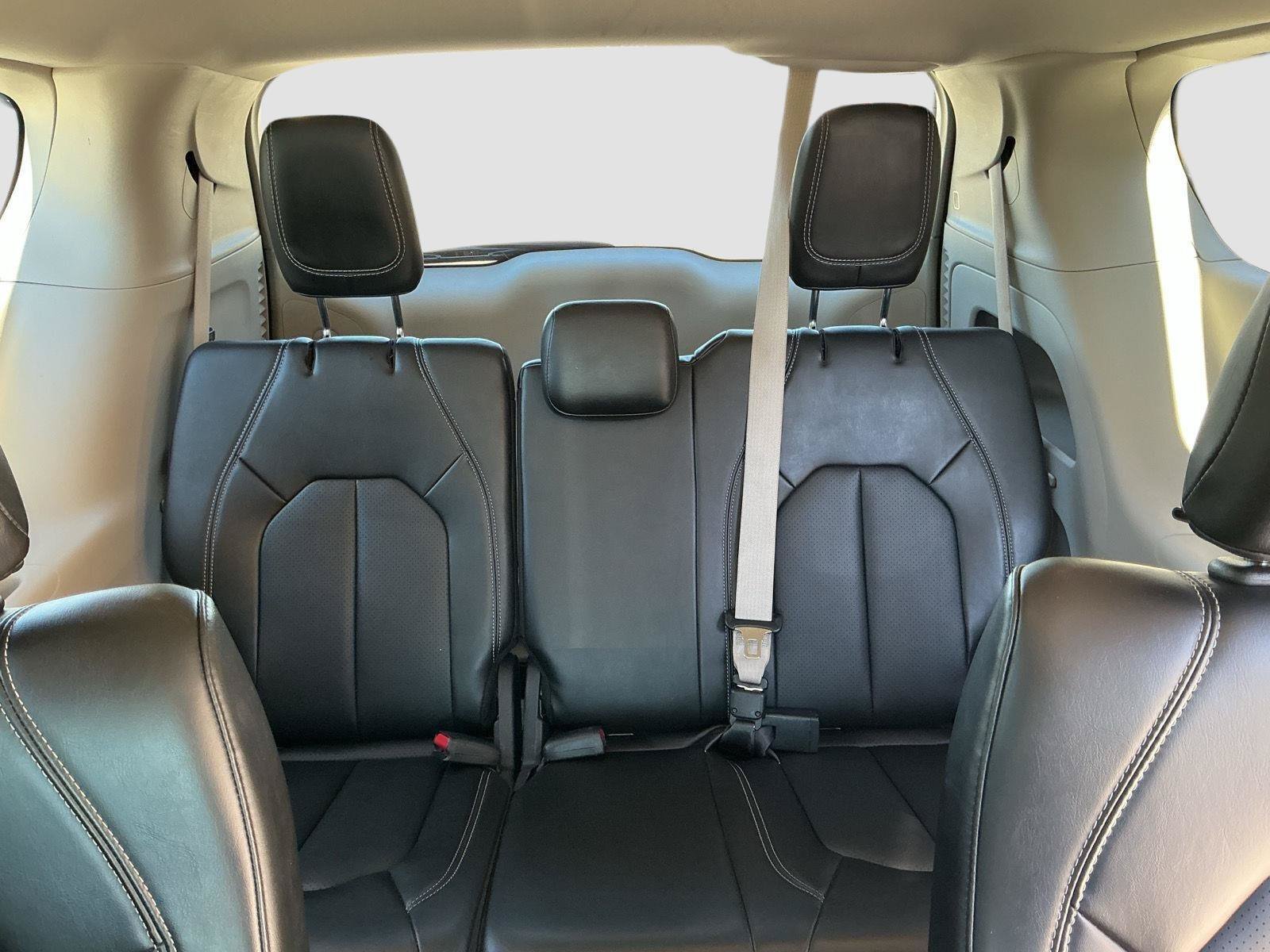 Used 2024 Chrysler Pacifica Touring-L FWD image 21