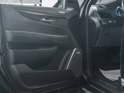 Used 2018 Cadillac Escalade ESV Platinum image 40